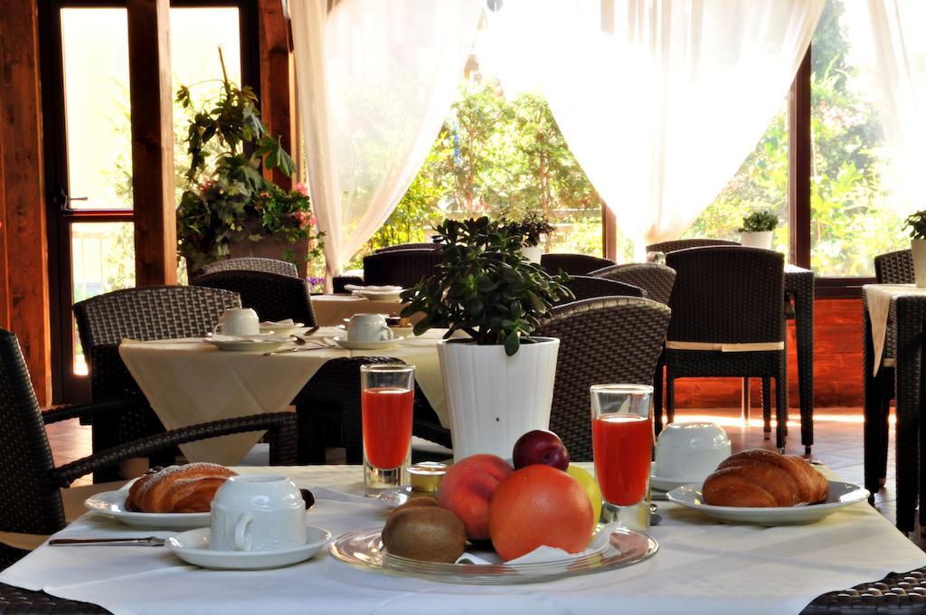 Hotel Ferro Di Cavallo Павулло-нель-Фриньяно Экстерьер фото